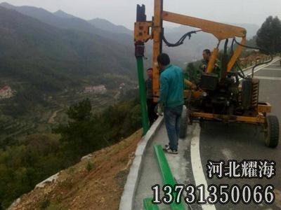 道路护栏板安装实拍